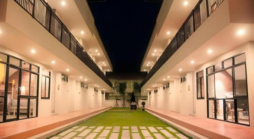 Yellow Moon Hotel Pattaya Exteriör bild